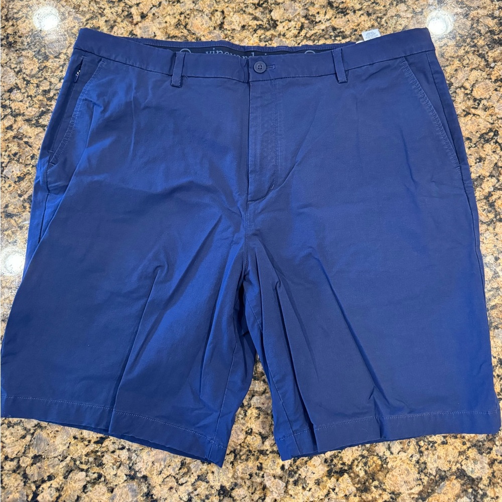 Vineyard Vines On the Go Men’s Shorts - size 40